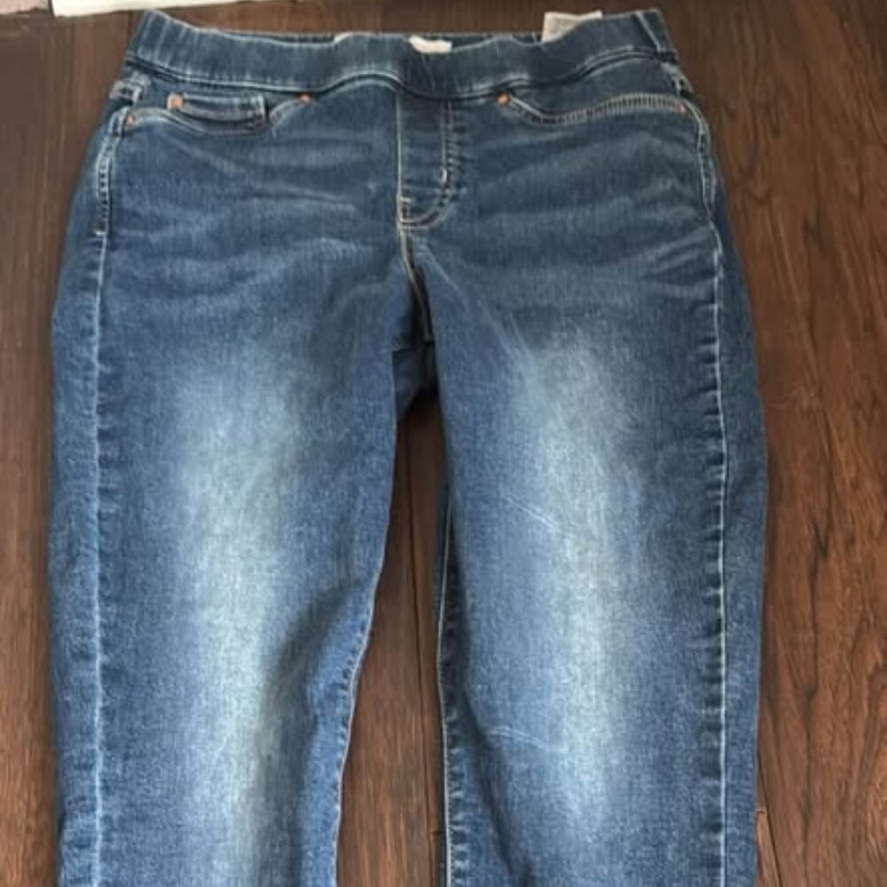 Levi signature gold totally shaping pull on skinny size 8